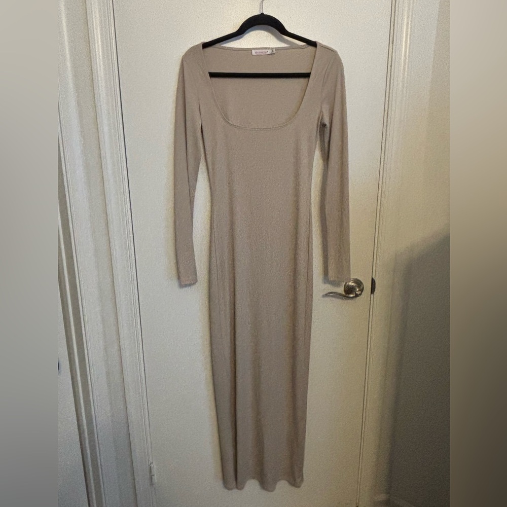 Shoe Dazzle Long Sleeve Knit Dress